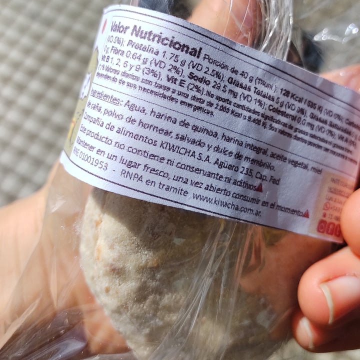 review photo of Kiwicha Alfajor de Quinoa y Membrillo shared by @victoriacobain on 28 Aug 2021 - review