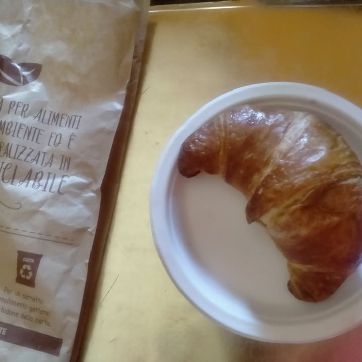 photo of Emisfero Croissant 🥐 vegano shared by @claavit on  13 Jul 2022 - review