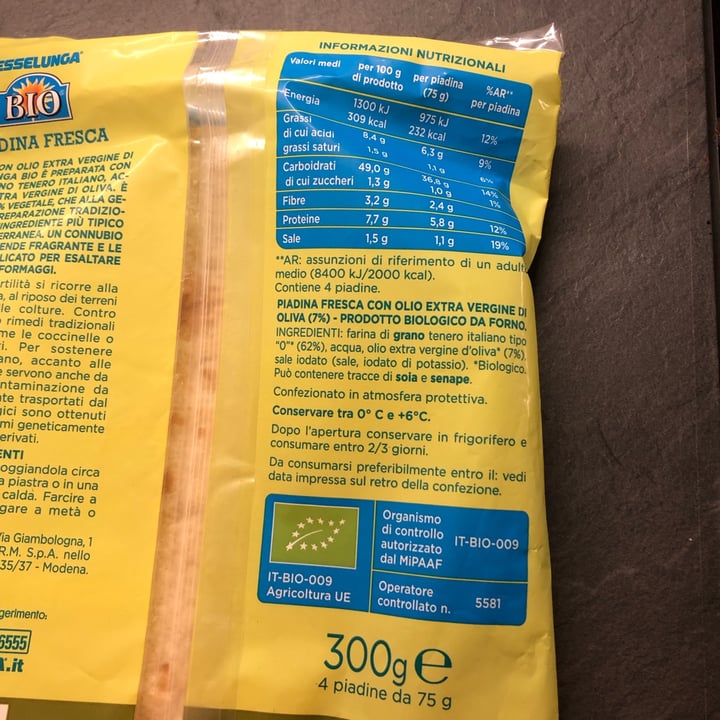 review photo of Esselunga Bio Piadina fresca shared by @rebeccavegan on 09 Apr 2022 - review