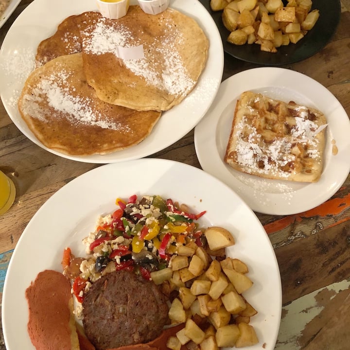 review photo of Annie's Burger Shack Vegan Lumberjack shared by @elizabethbourn on 10 Nov 2020 - review