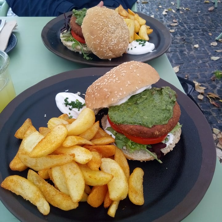 photo of The Green Affair Chickpea curry burger shared by @delphinesupanya on  11 Dec 2020 - review
