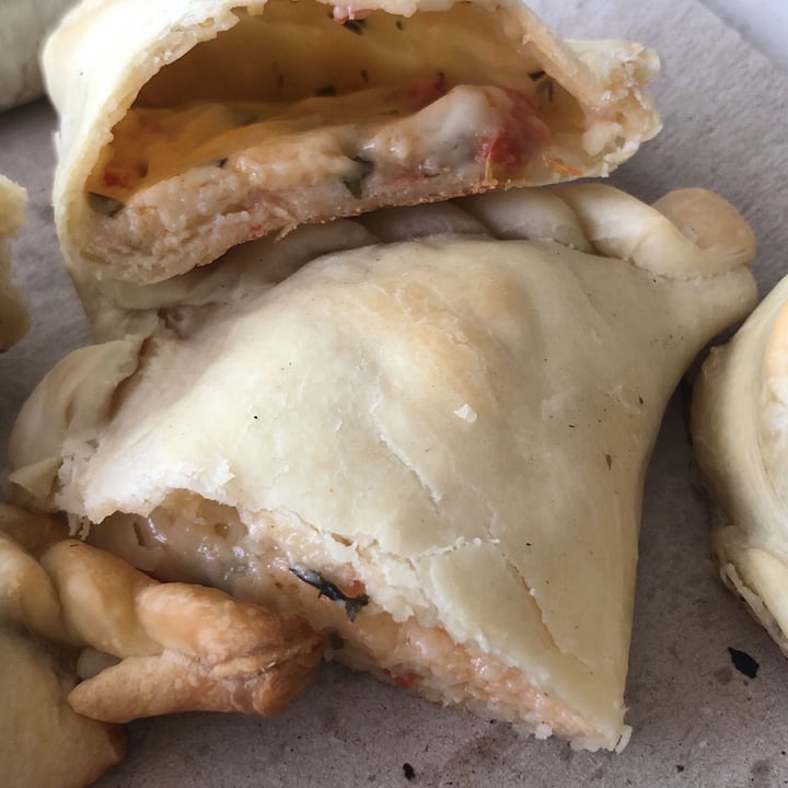 review photo of Flipper palermo Empanada De Capresse shared by @romicapo on 03 Jan 2022 - review