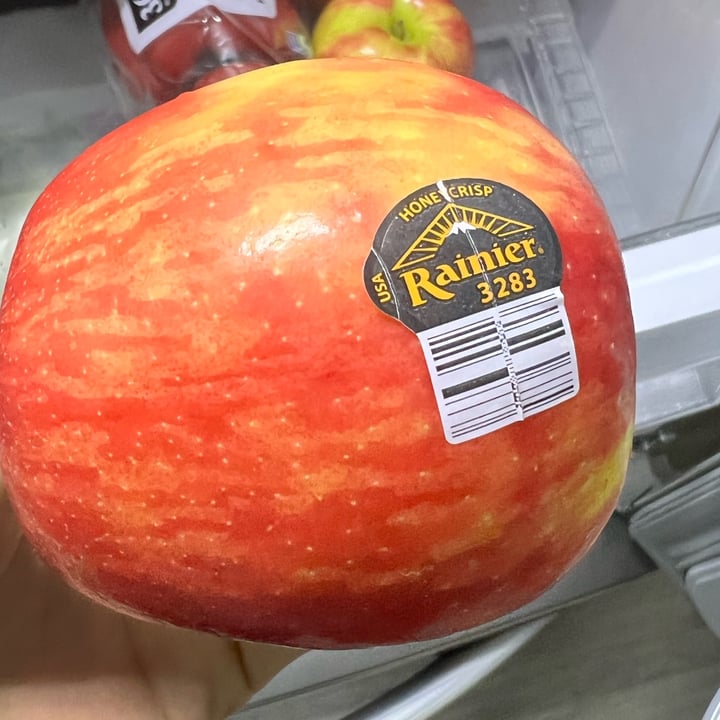 photo of Rainier Organic Honeycrisp Apple shared by @veganmika on  29 Jun 2022 - review