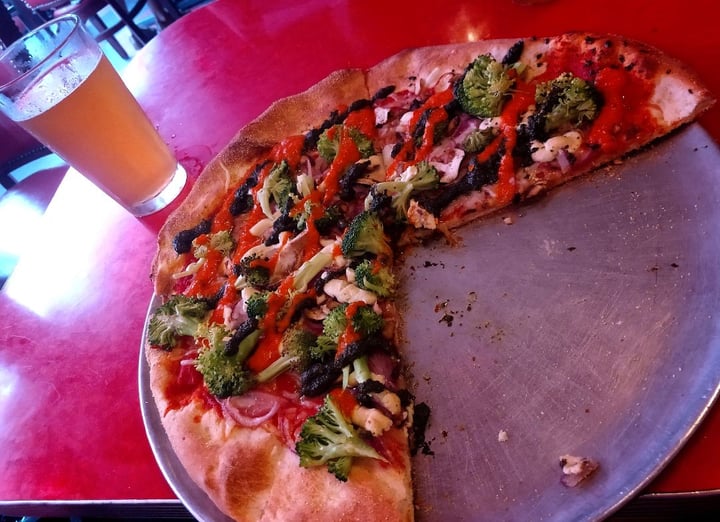 photo of Two Boots Pizza The Super Vegan Pizza shared by @karlavhdez on  05 Aug 2019 - review