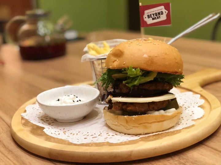 photo of Nature Cafe Black Pepper Sauce Burger (Beyond Burger) shared by @wildvegann on  30 Mar 2019 - review