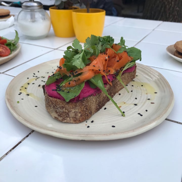 photo of FAUNA Café y Flora Tostada con hummus shared by @sechague on  09 Jul 2021 - review