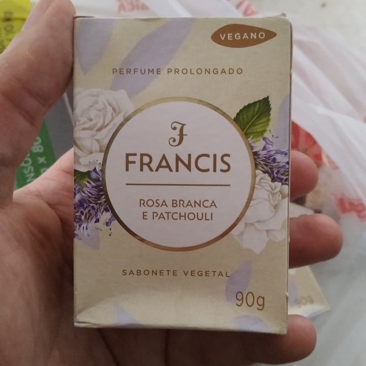 photo of Francis Sabonete Vegetal Rosa Branca e Flor de Patchouli shared by @brauzn on  20 Jun 2022 - review