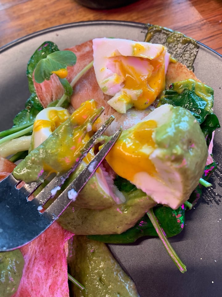 photo of Matcha Mylkbar Avocado Hollandaise Eggs shared by @hakamme on  18 Aug 2019 - review