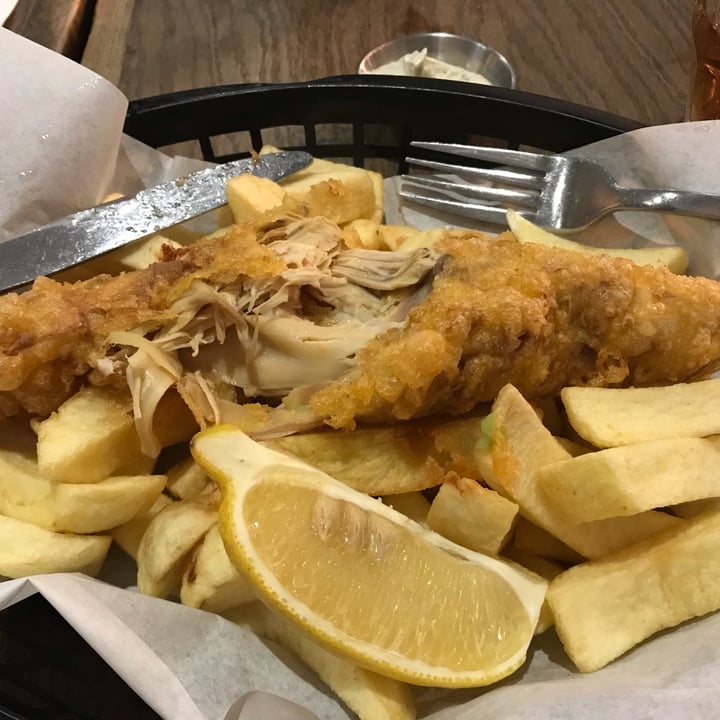 review photo of Sutton and Sons Fish and Chips Fish and chips shared by @el4ine on 09 May 2022 - review