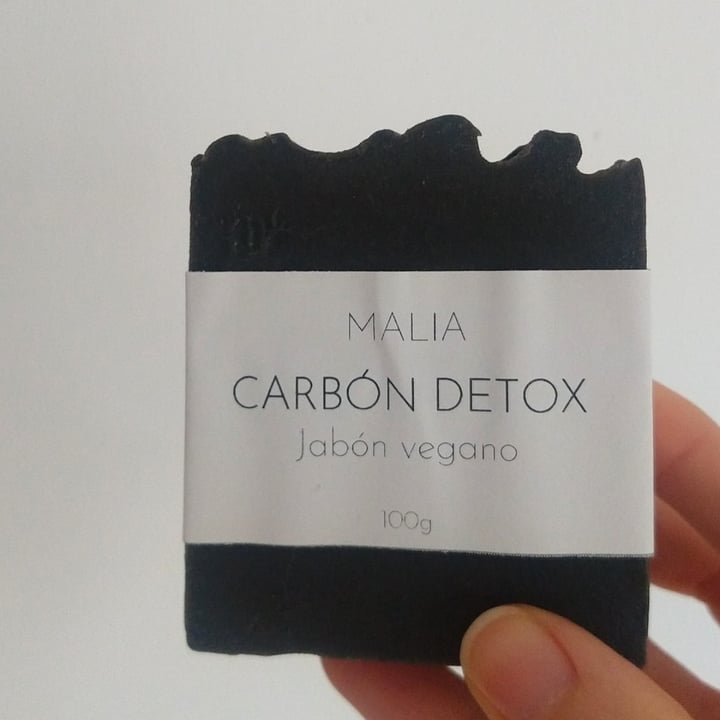 photo of Malia Carbon Detox Jabón Vegano shared by @veggietips on  15 Sep 2020 - review