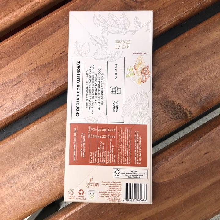 photo of Manare chocolate Con Almendras 70% cacao Organico shared by @veganosanfernando on  22 Jun 2022 - review