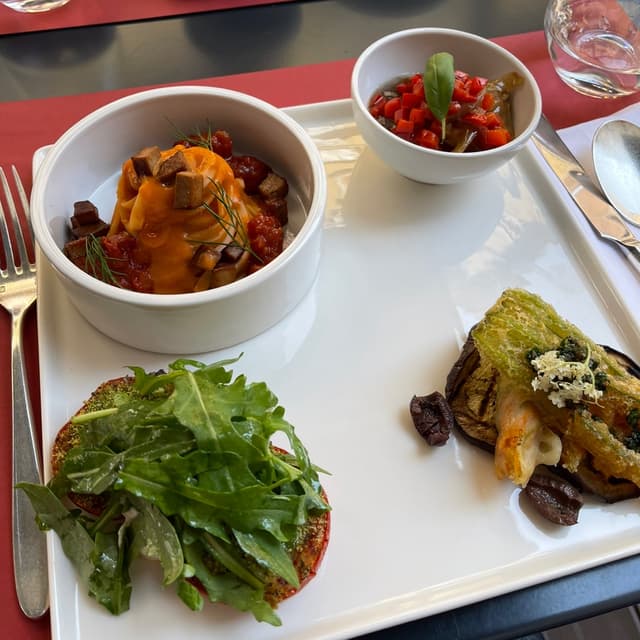 Photo of the dish “piatto quadro (vegan)”