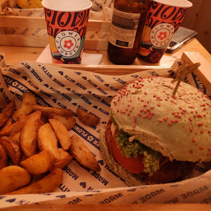 photo of Flower Burger Elf burger shared by @fusilla on  12 Feb 2022 - review