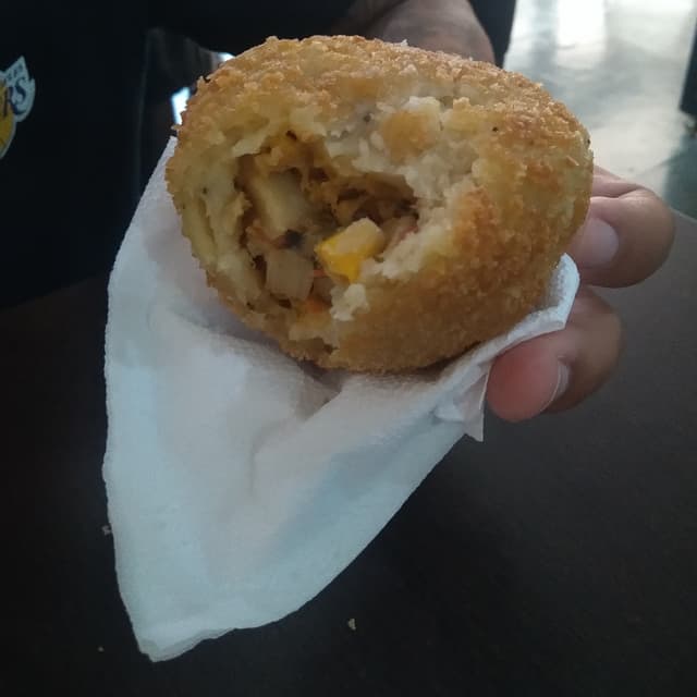 菜肴“Coxinha de Palmito”的照片