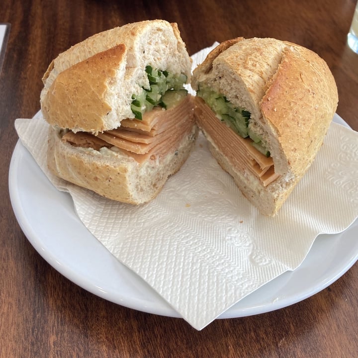 review photo of Metta Karuna Lanchonete sanduiche de mortadella vegana shared by @danilodam1982 on 25 Aug 2022 - review