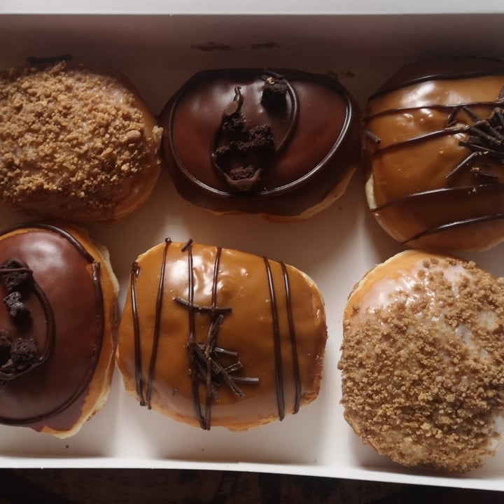 photo of Krispy Kreme Vegan Selection Dozen shared by @pointsofellie on  25 Jan 2022 - review
