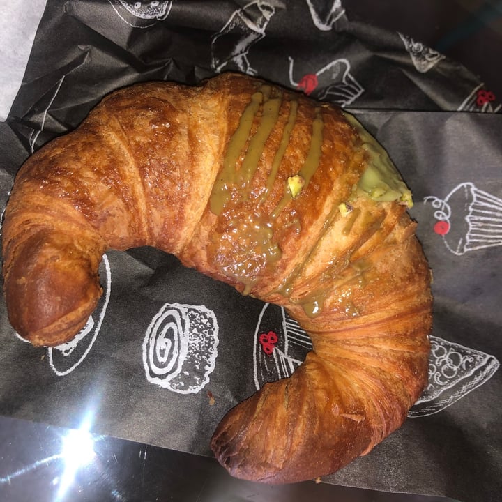 photo of Ratatouille Vegan Food Croissant Al Pistacchio shared by @theblondeseitan on  22 May 2021 - review