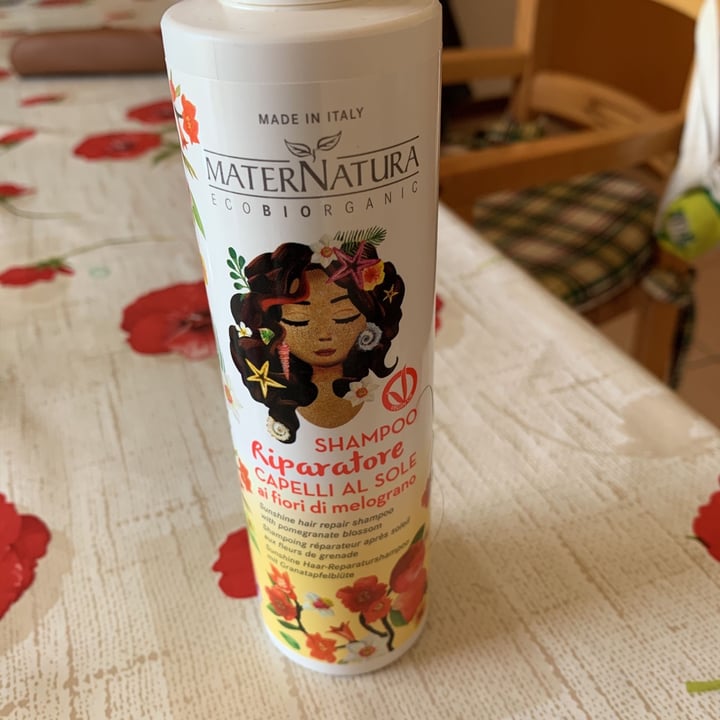 photo of MaterNatura Shampoo riparatore capelli al sole si fiori di melograno shared by @ani75 on  17 Aug 2021 - review