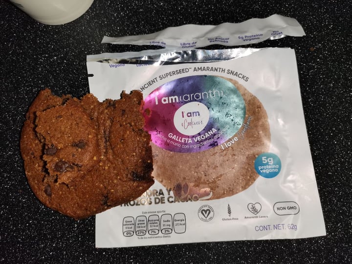 photo of  I am (aranth). Galleta Vegana De Almendras Y Trozos De Cacao shared by @dianismayer on  08 Mar 2020 - review