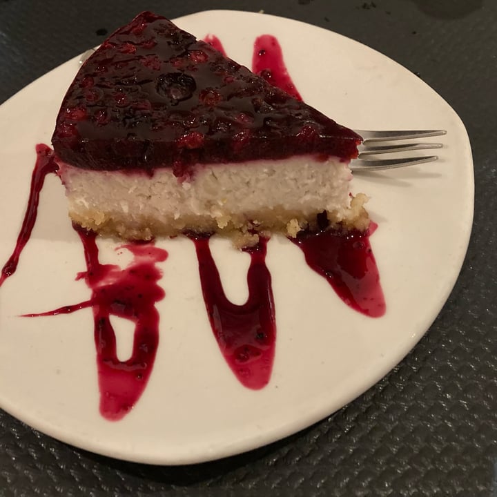 photo of Ops! Cheesecake con frutti di bosco, mandorle e cocco shared by @stopgrind on  04 Oct 2022 - review