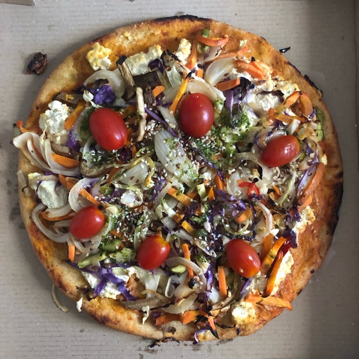 photo of Sattva Pizza de Tofu y Vegetales al Wok shared by @anavegar on  05 Dec 2021 - review