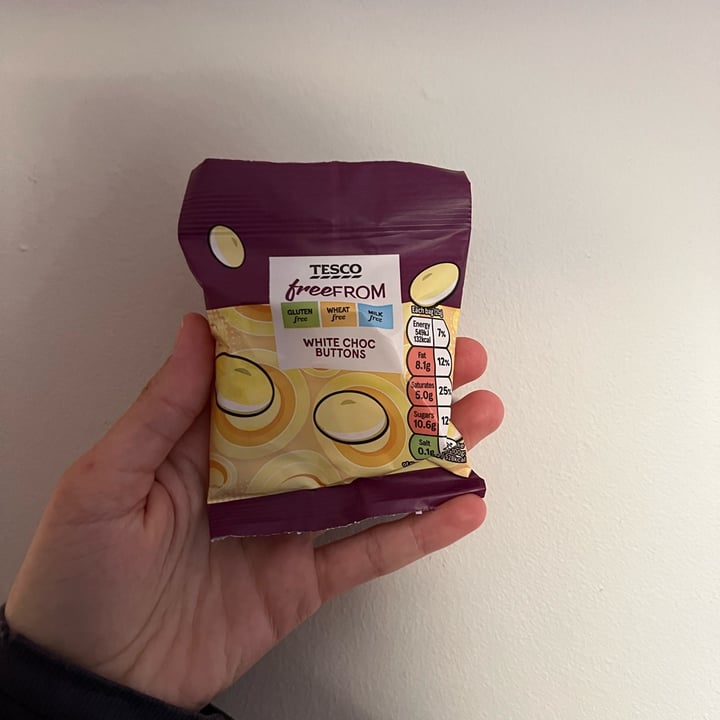photo of Tesco white chocolate buttons shared by @holasoymylk on  29 Jul 2022 - review