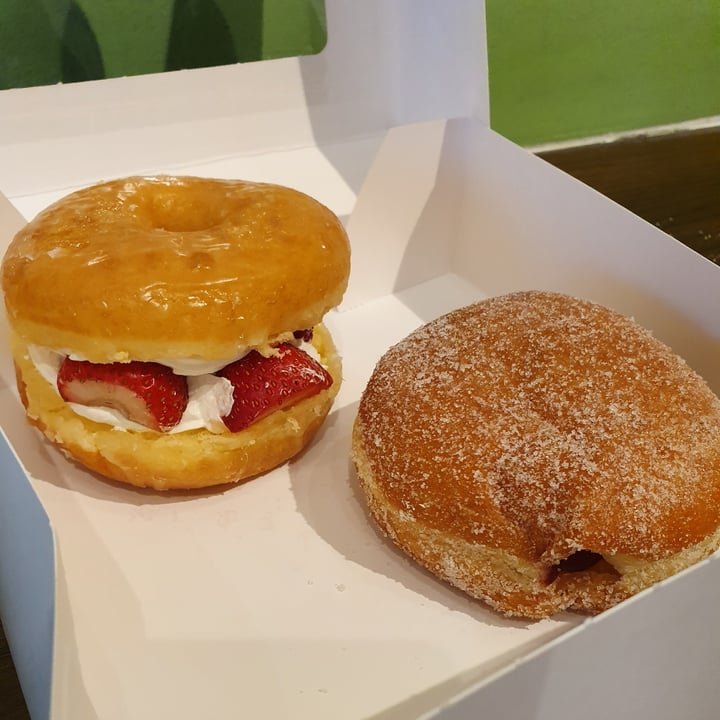 photo of Donut Friend Strawberry Lab shared by @paniwilson on  15 Apr 2022 - review