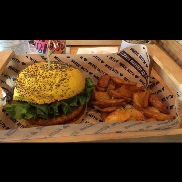 photo of Flower Burger Funky Cecio shared by @chiaraco92 on  10 Mar 2022 - review
