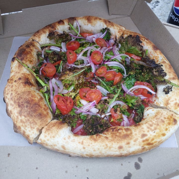 photo of Pizza Madre Pizza Vegana Con Kale shared by @cardolina on  05 Nov 2021 - review