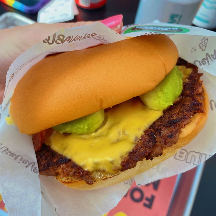 photo of Bun Unbelievable Burgers Avo Beyond Burger shared by @hey-itsclau on  15 Sep 2022 - review