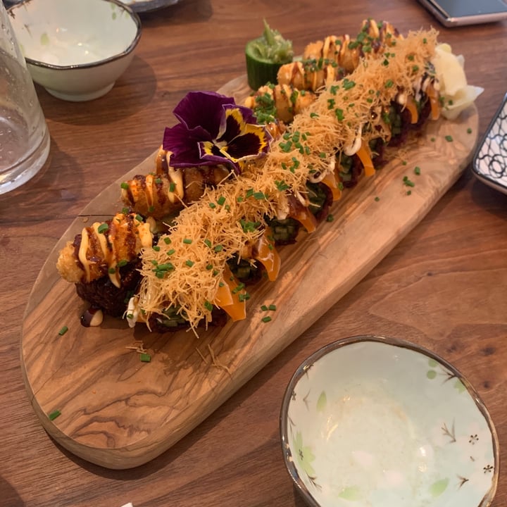 photo of Vegan Sushi Bar shrimp-less tempura crunch shared by @hereforareason on  25 Jul 2022 - review