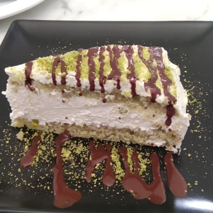 review photo of Choose Restaurante Vegano Tarta artesana de pistachos y chocolate shared by @reginaphalange2 on 14 Jul 2021 - review