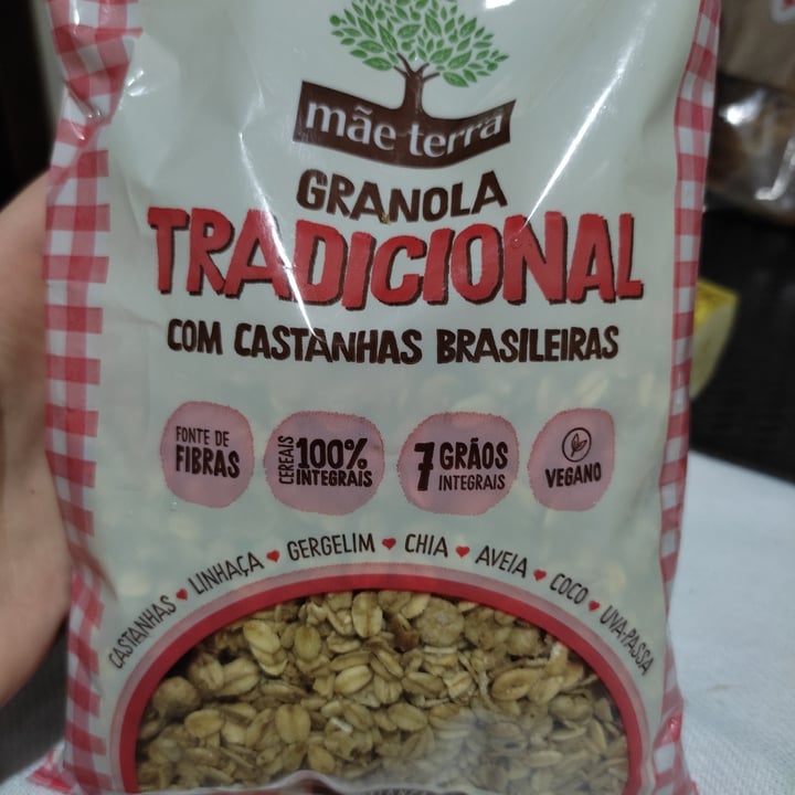 photo of Mãe Terra Granola tradicional com castanhas brasileiras shared by @llaurinharesende on  16 Feb 2022 - review