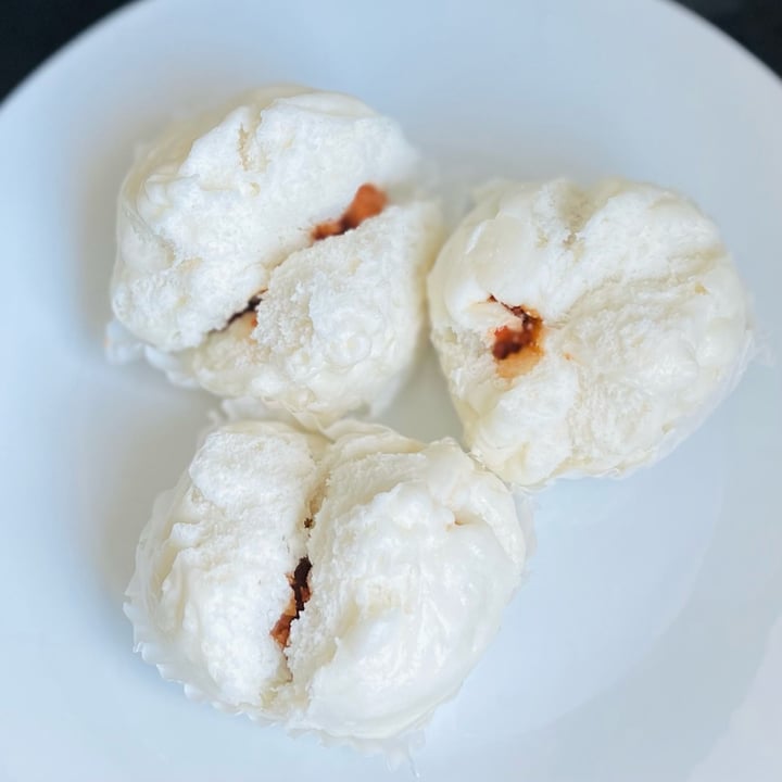 review photo of May Wah bbq pork buns shared by @amz8893 on 28 Apr 2022 - review