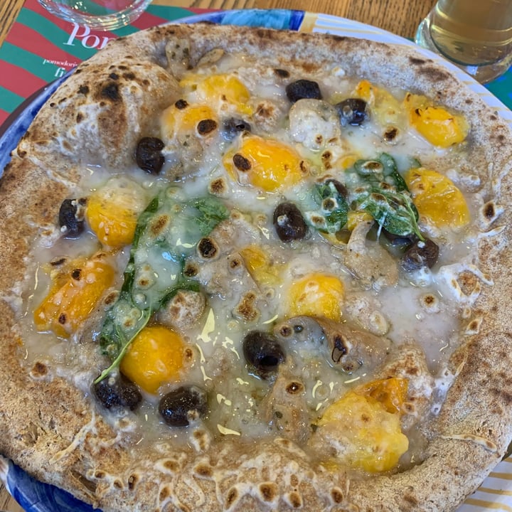 review photo of Capperi che Pizza Pomodorini Gialli E Porcini - Vegana shared by @arabetta on 10 May 2022 - review