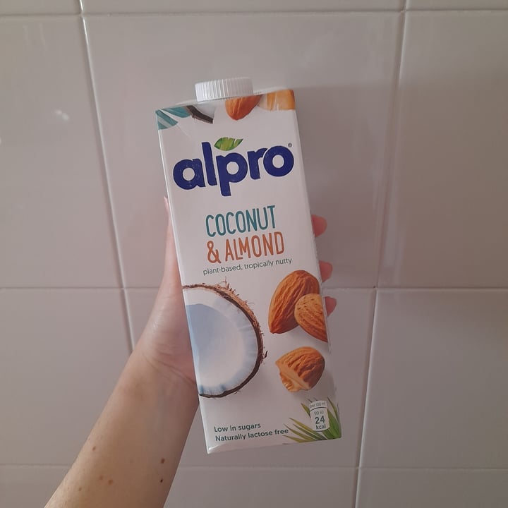 photo of Alpro Cocco e mandorla shared by @martinafort on  25 Jun 2022 - review