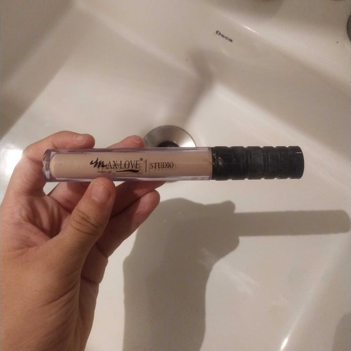 review photo of Maxlove corretivo vegano shared by @nbcogumelo on 27 Oct 2022 - review