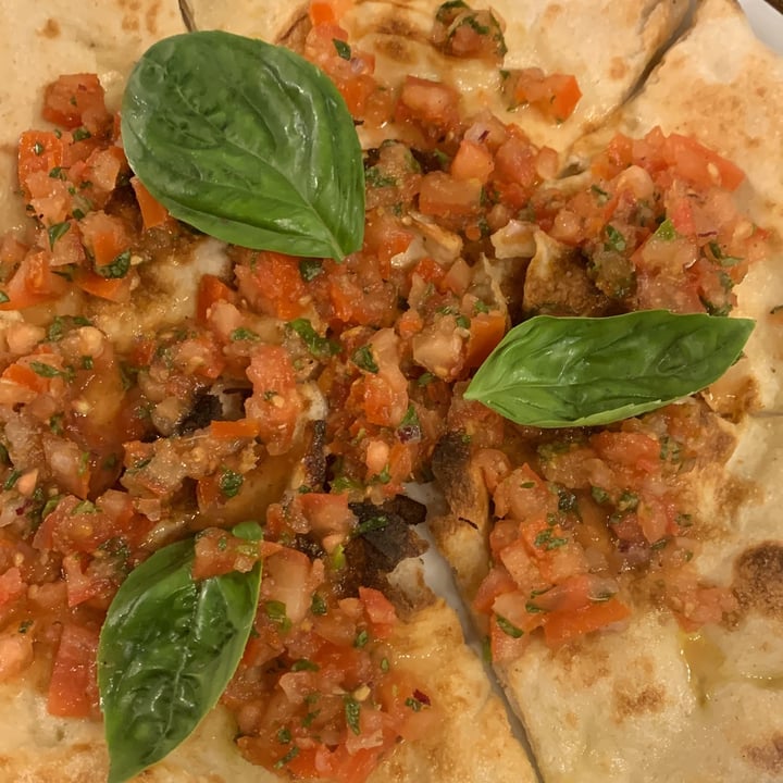photo of AMA.LE pizzeria Bruschetta Pizza shared by @aliceori on  27 Jul 2022 - review