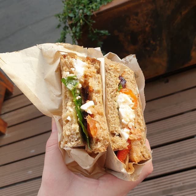 Foto do prato “Sourdough Toastie With Feta And Roasted Veg”