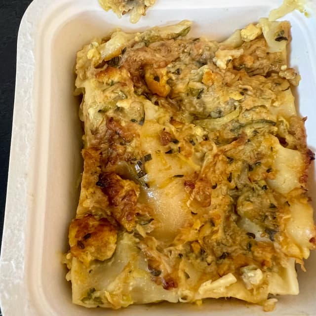 Foto do prato “Lasagne con zucchine,sedano rapa e tofu”