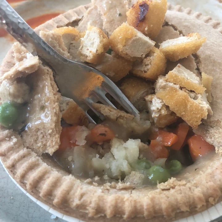 photo of Amy’s Dairy Free Vegetable Pot Pie shared by @llamasluvthis on  25 May 2020 - review