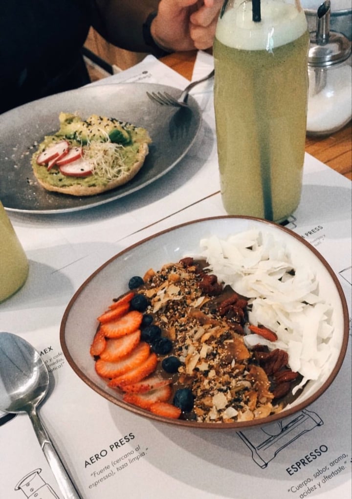 photo of OL'DAYS Coffee and Deli Açaí bowl shared by @jordanavegana on  07 Dec 2019 - review