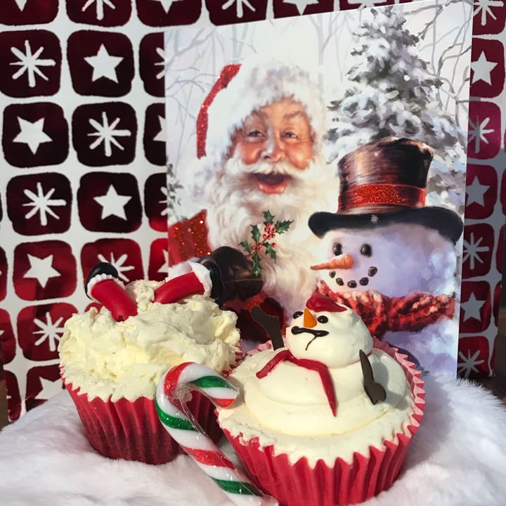 photo of Coughlans Bakery Sutton Santa Cupcake shared by @vegansuttonmama on  23 Dec 2020 - review