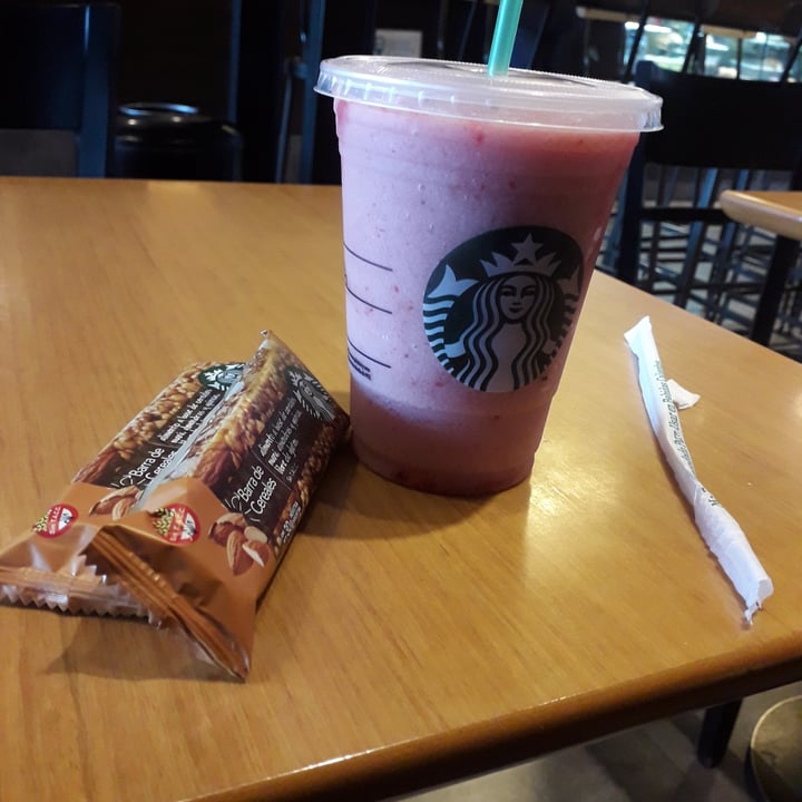 review photo of Starbucks frappuccino frutilla shared by @iaraferrer on 20 Aug 2020 - review