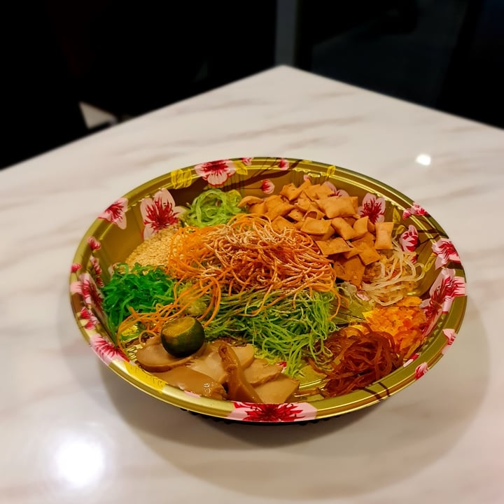 photo of LPH Catering Yu Sheng shared by @parismelody on  05 Feb 2022 - review
