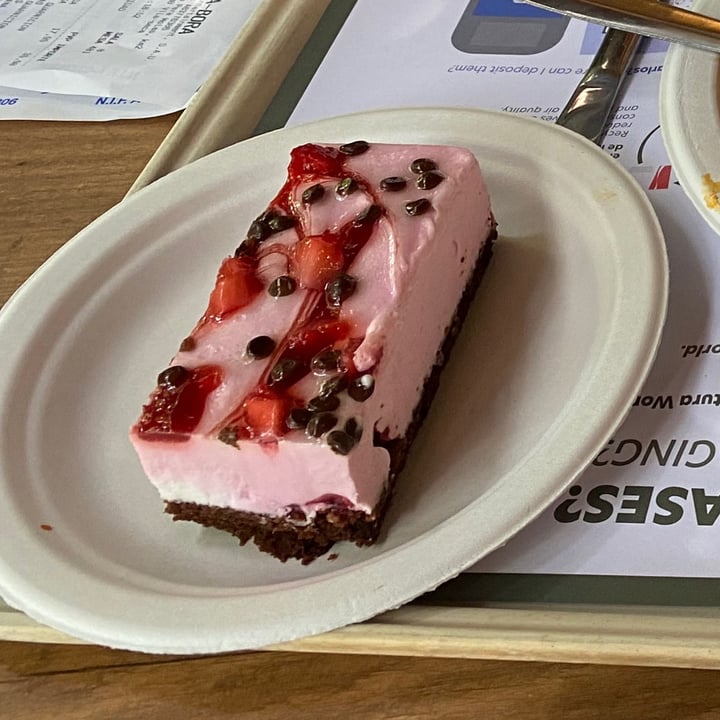 photo of PortAventura Tarta de fresa vegana shared by @nuriag on  18 Jul 2021 - review