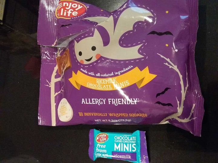 photo of Enjoy Life Chocolate Minis Ricemilk shared by @ambularfortheanimals on  31 Oct 2018 - review