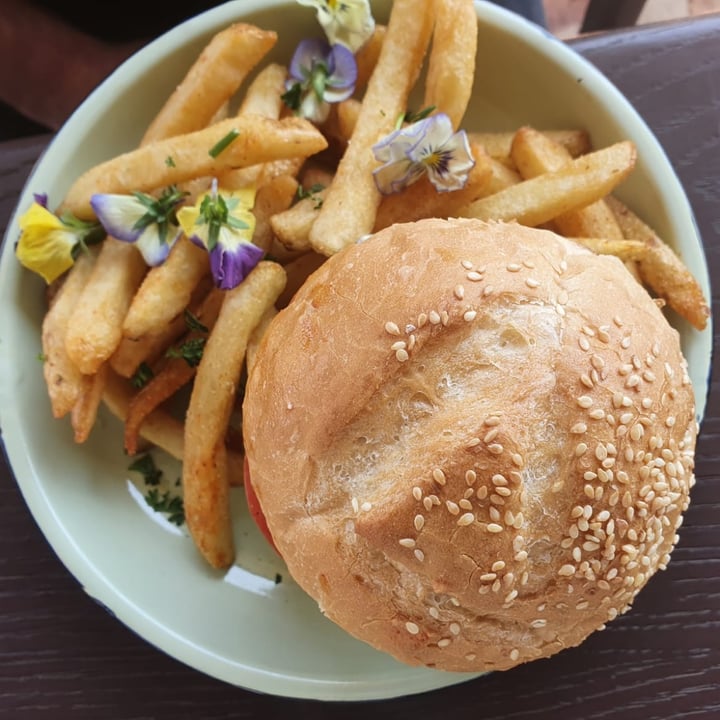photo of Asher's Corner Cafe @ Ashers Farm Sanctuary Beyond Burger shared by @catherinecraig on  03 Oct 2021 - review