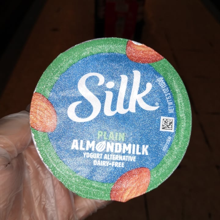photo of Silk Almond milk yogurt Plain shared by @nnokshi on  23 Jul 2021 - review