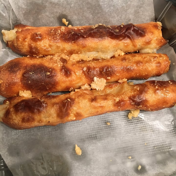 photo of Cruzer Pizza Vegan cheese breadsticks shared by @sedahere on  29 Apr 2021 - review